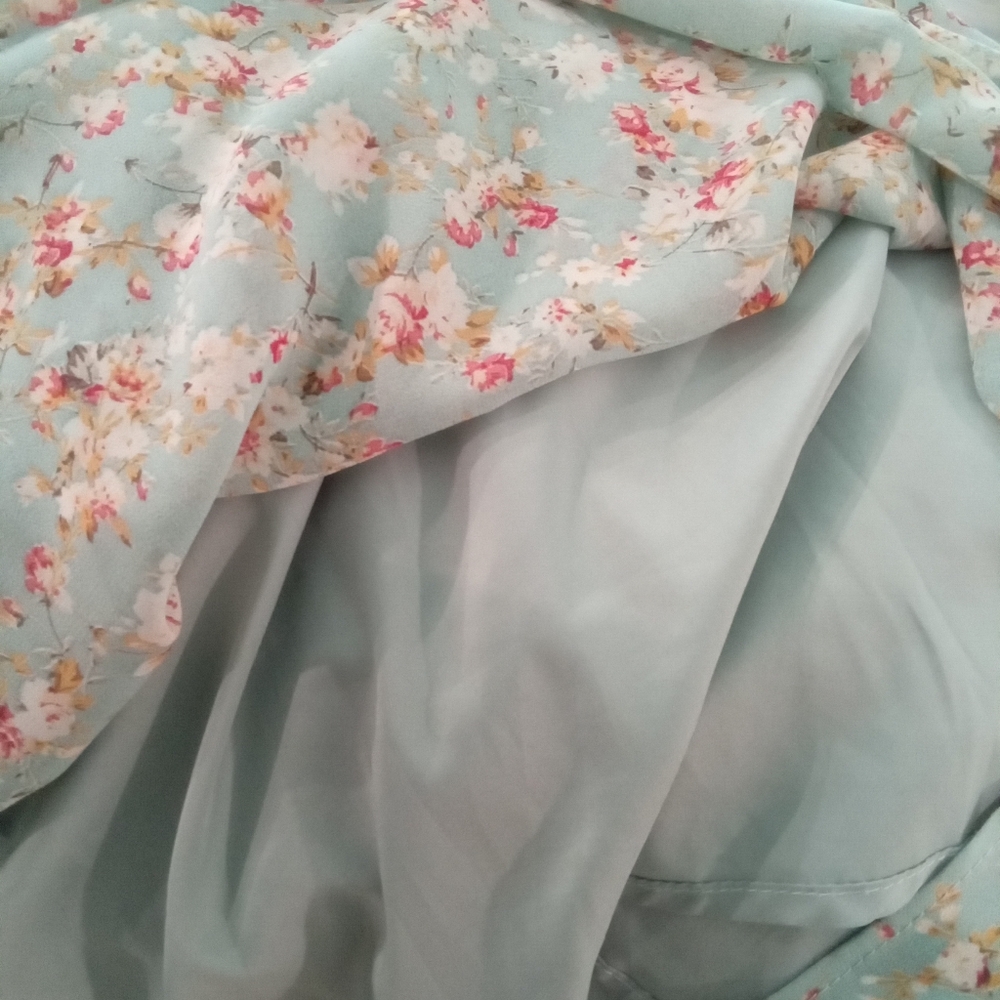 2-$10... Bloomchic Size 22-24 Floral Print Blouse With Flutter Sleeves - Picture 7 of 13